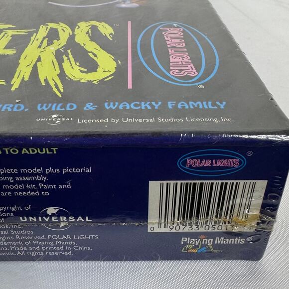 The Munsters Living Room Model kit Polar Lights Sealed New 1997 Playing Mantis - Picture 2 of 8
